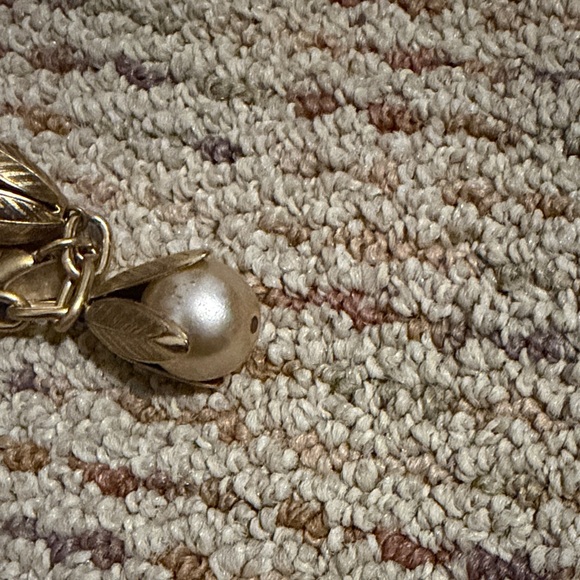 Lenora Dame Elegant Gold and Cream Pearl Bracelet - Picture 6 of 12